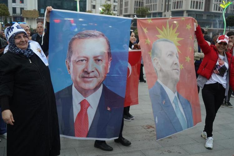 Seçim sonuçları sonrası coşku sokaklara taştı İşte yurdun dört bir yanından zafer kareleri