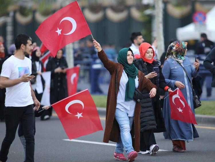 Seçim sonuçları sonrası coşku sokaklara taştı İşte yurdun dört bir yanından zafer kareleri