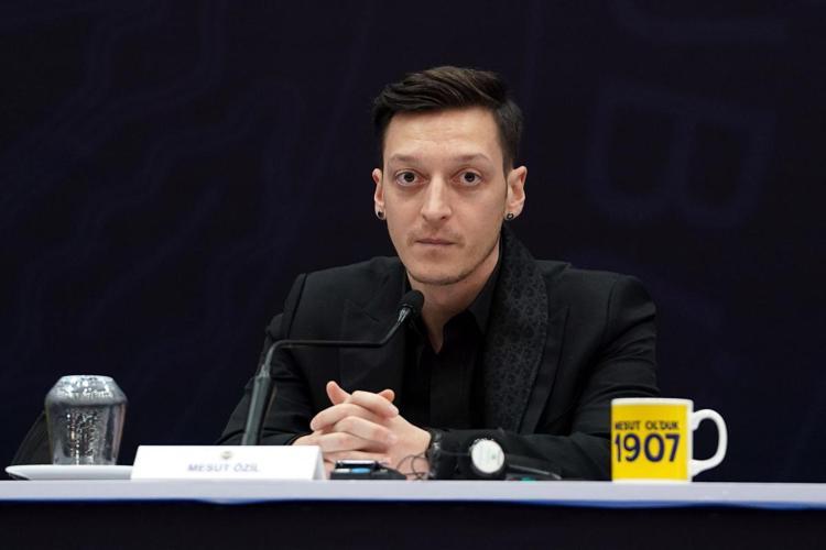 MESUT ÖZİL