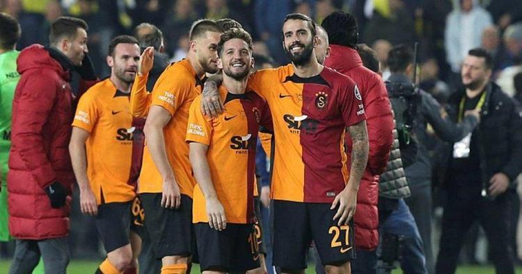 Galatasarayın 8 numarası da belli 10 numarası da Mertens ve Sergio Oliveiraya şok