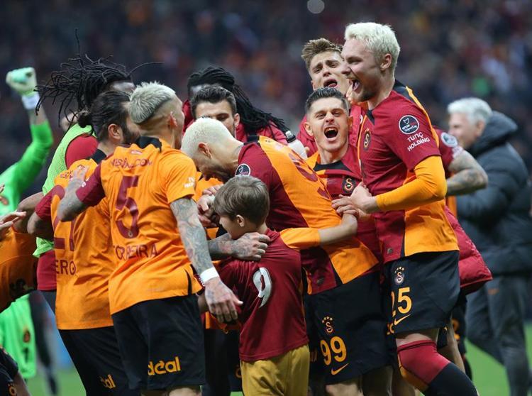 Galatasarayda Muslera dönemi sona mı eriyor Yeni kaleci bile belli oldu