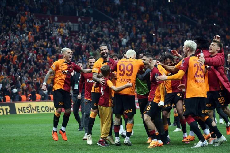 Galatasarayda Muslera dönemi sona mı eriyor Yeni kaleci bile belli oldu