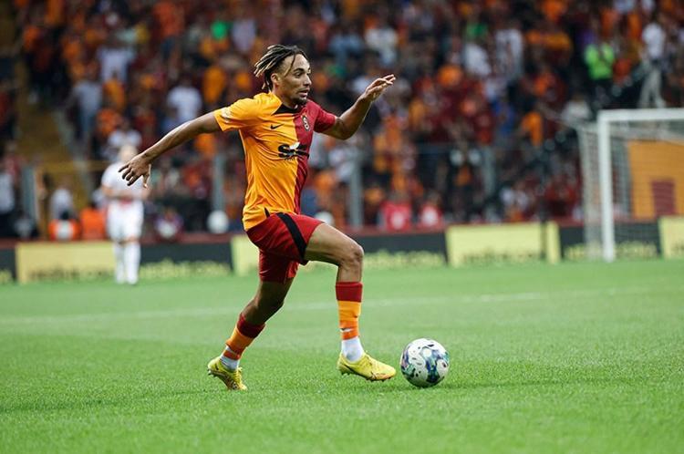 Arsenal, Crystal Palace derken Sacha Boey Eintracht Frankfurta imza atıyor