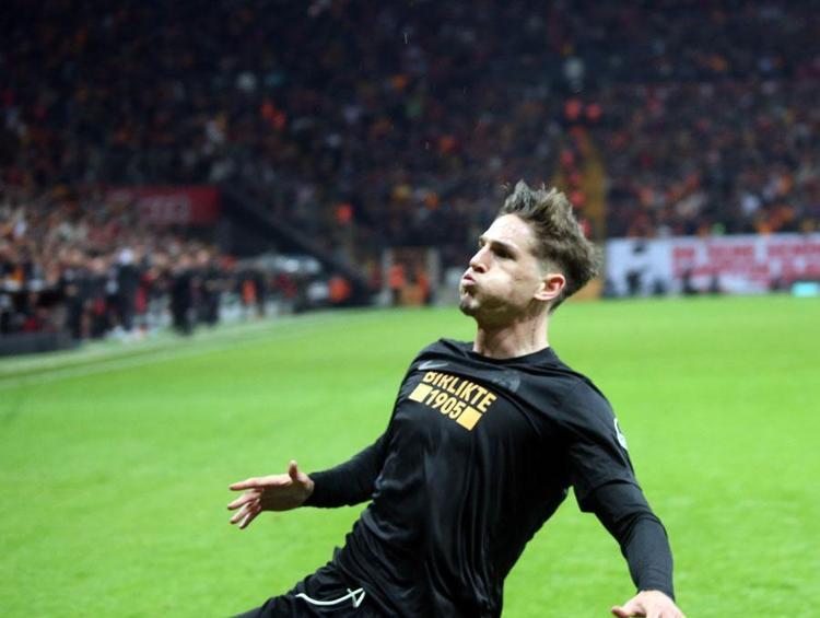 Amrabattan Okan Buruka transfer kıyağı Hiç düşünme Galatasaraya imza at
