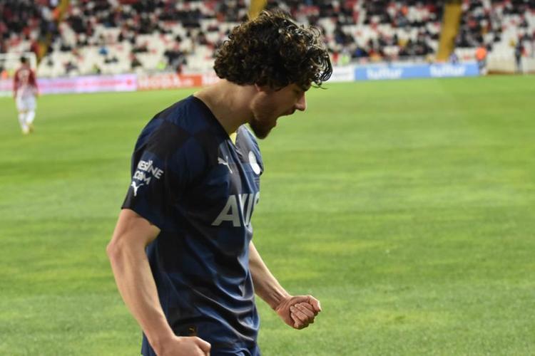 Ali Koç, Feyzullah Kadıoğlu ve Ferdi Kadıoğlu arasında transfer karmaşası Oğlum Fenerbahçede kalacak dedi ama...