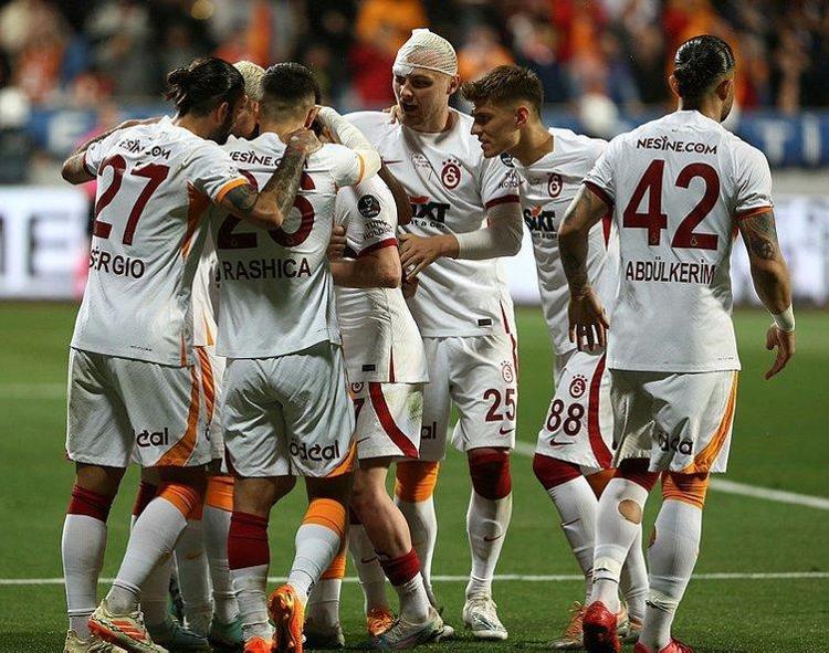 Ali Koç Livakovicle pazarlıklara başladı Altay Bayındır eşyalarını topladı İşte milli eldivenin yeni adresi