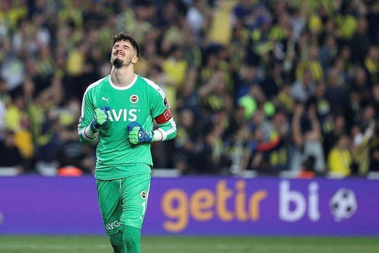 Ali Koç Livakovicle pazarlıklara başladı Altay Bayındır eşyalarını topladı İşte milli eldivenin yeni adresi