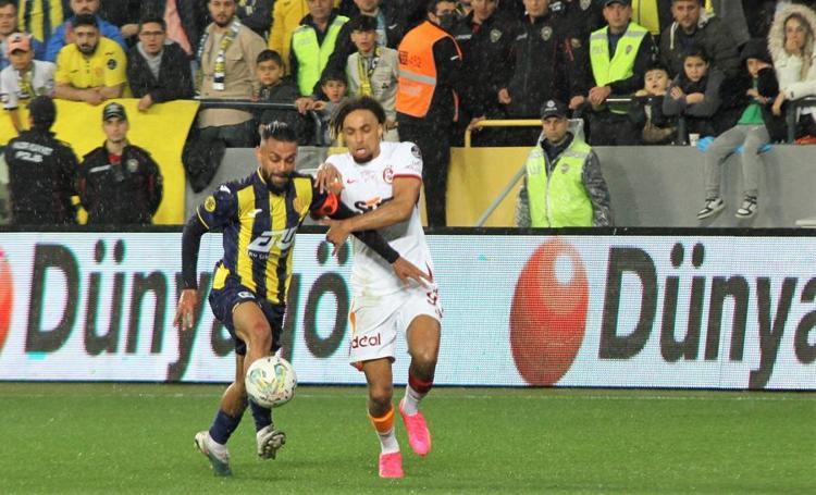 Ne Okan Buruk ne İcardi Herkes onu konuşuyor: Hem kanat, hem kanat forvet hem de 10 numara