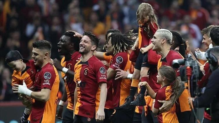 Fenerbahçeli futbolcular Galatasarayı alkışlar mı Derbi öncesi flaş yorum