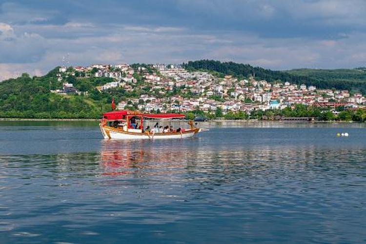 ARAÇ KİRALAMA BİN LİRAYI BULUYOR
