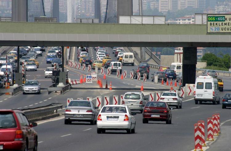 Sıfır ve ikinci el araba fiyatları düşecek mi Araç alacaklara kritik uyarı