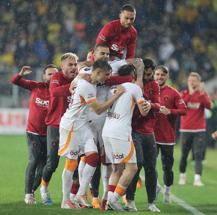 Galatasaray İcardi, Rashica, Yusuf Demir ve Kaan Ayhanın bonservislerini çıkardı İşte kasaya girecek devasa para