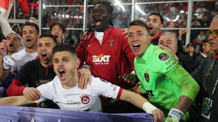 Galatasarayın 23. şampiyonluğunu ünlüler böyle kutladı: Anlayamazsınız