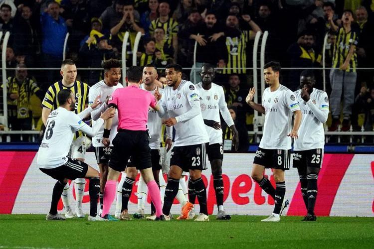 İç sahada 10 kişi kalan Beşiktaş önünde alınan 4-2lik mağlubiyet