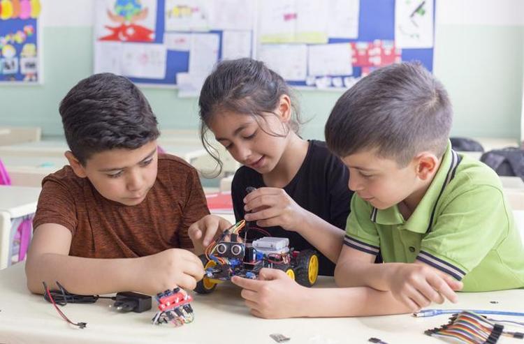 Ortaokul devamsızlık sınırı 2023 Ortaokulda devamsızlık hakkı kaç gün, ortaokulda devamsızlıktan kalma var mı