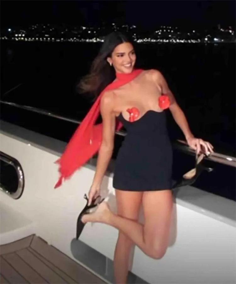 Kendall Jennerın iddialı tarzı olay oldu