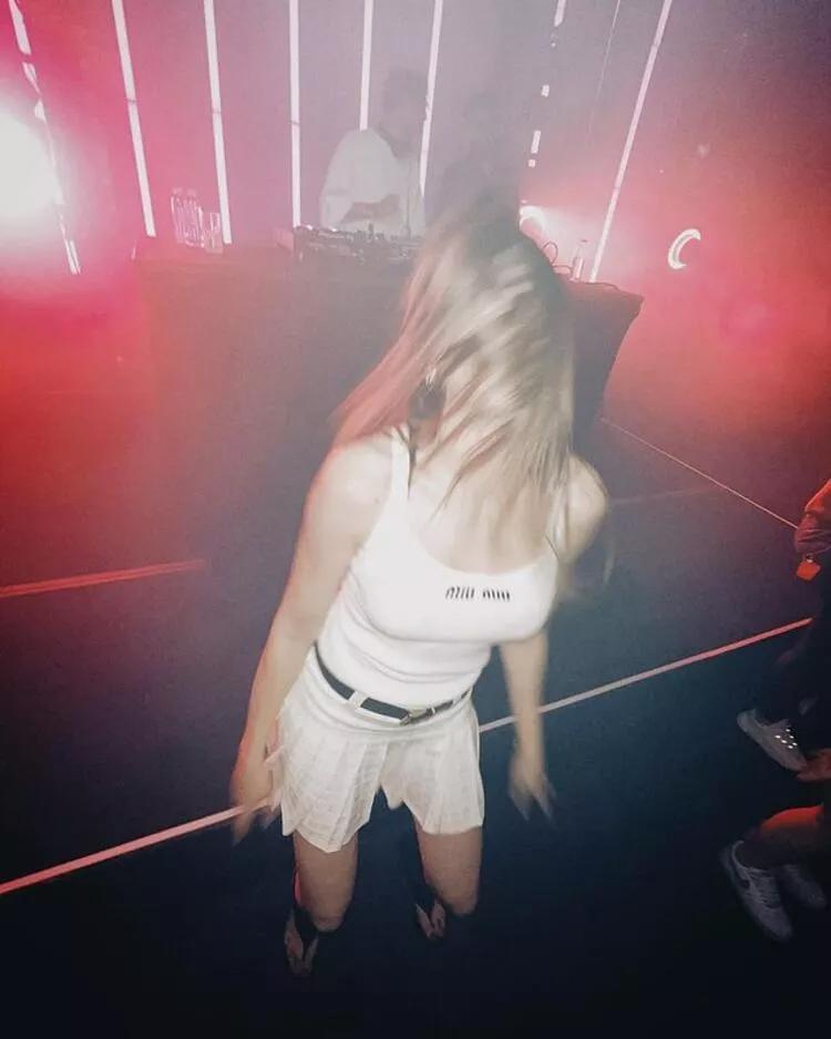 Serenay Sarıkayanın dansı geceye damga vurdu