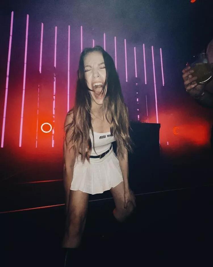 Serenay Sarıkayanın dansı geceye damga vurdu
