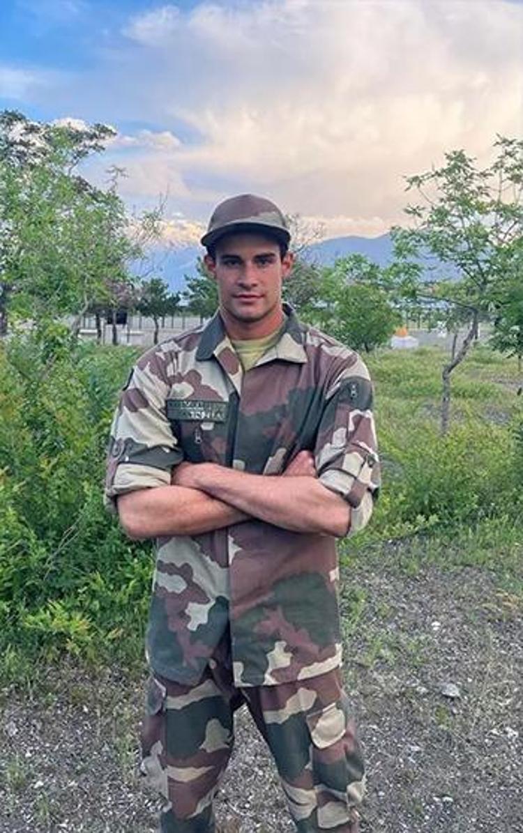 Aşk-ı Memnunun Bülenti Batuhan Karacakaya asker oldu