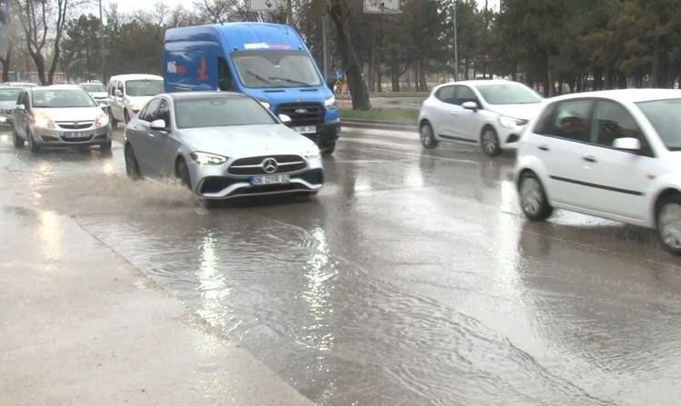Meteoroloji son dakika uyardı: Yağmur dalgası illeri fena vuracak Sel, fırtına, hortum alarmı