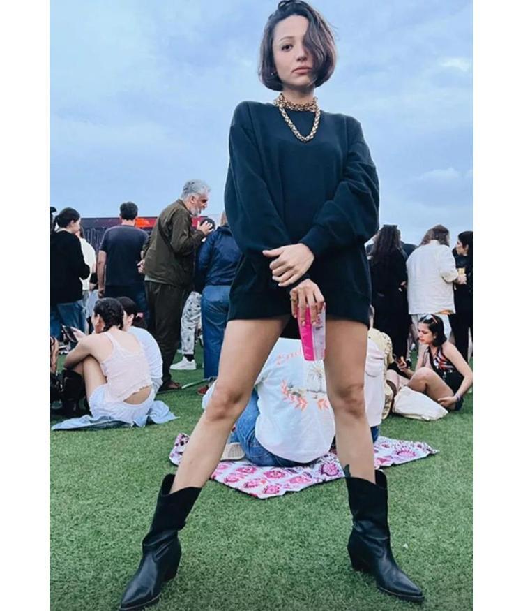 Zeynep Bastık, Gülşen ve Edisten Türkçe pop tatilde pozu