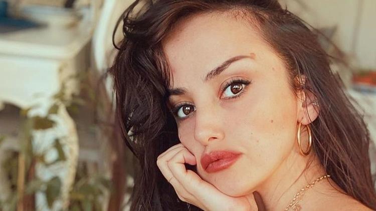 İlkin Tüfekçiden küvet pozları