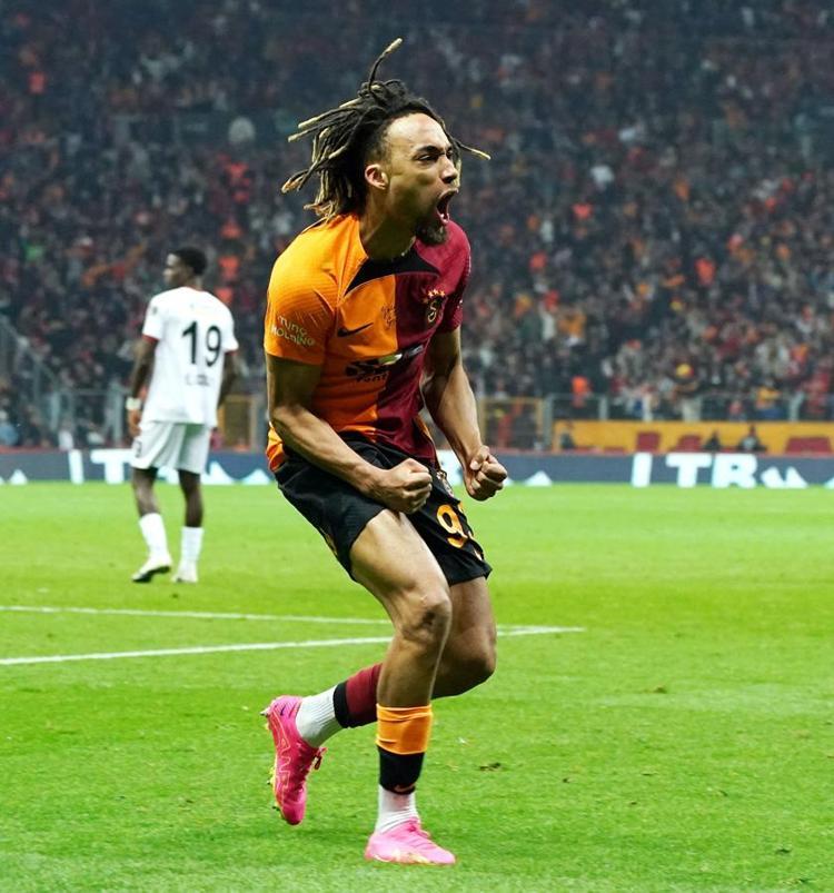 Boeyi 20 milyon euro yaptı sosyal medya paylaşımıyla deprem etkisi yarattı Ayrılık...