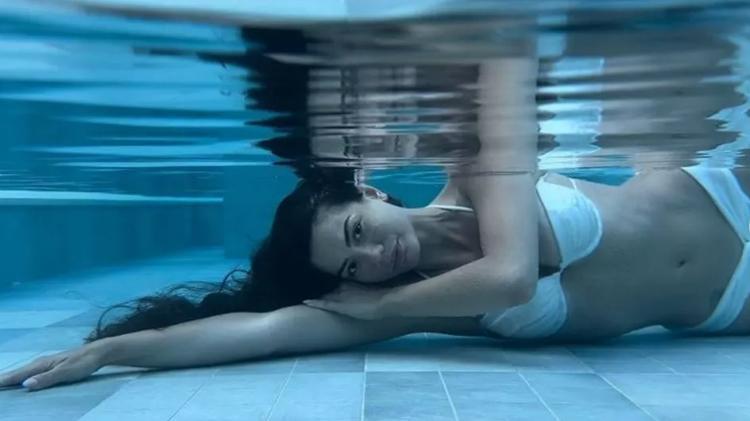 Demet Özdemirden su altında poz Her yerde güzel