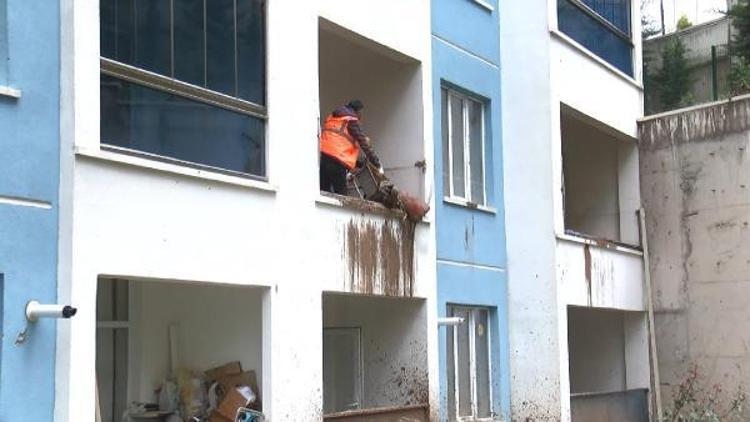 Her yağmurda şelaleye dönen binayla ilgili ilginç detay