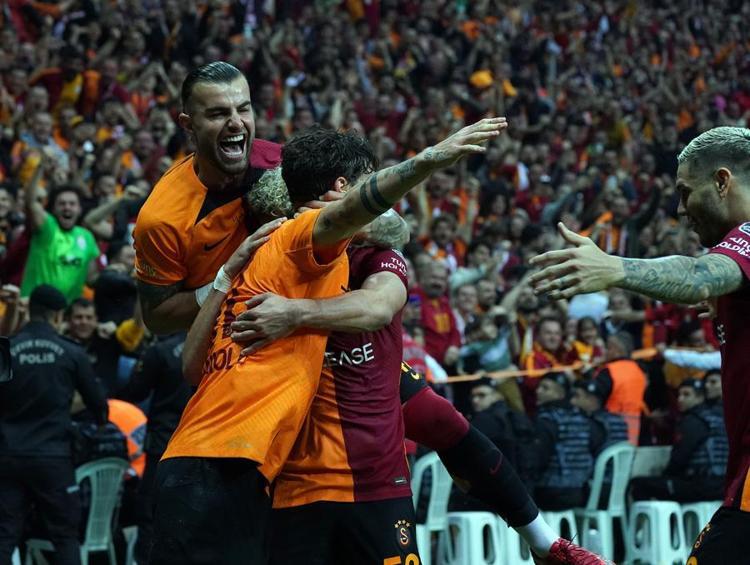 Zaniolo kariyerinde ilk kez bir maçta 2 gol attı Galatasaray: 3 Fenerbahçe: 0