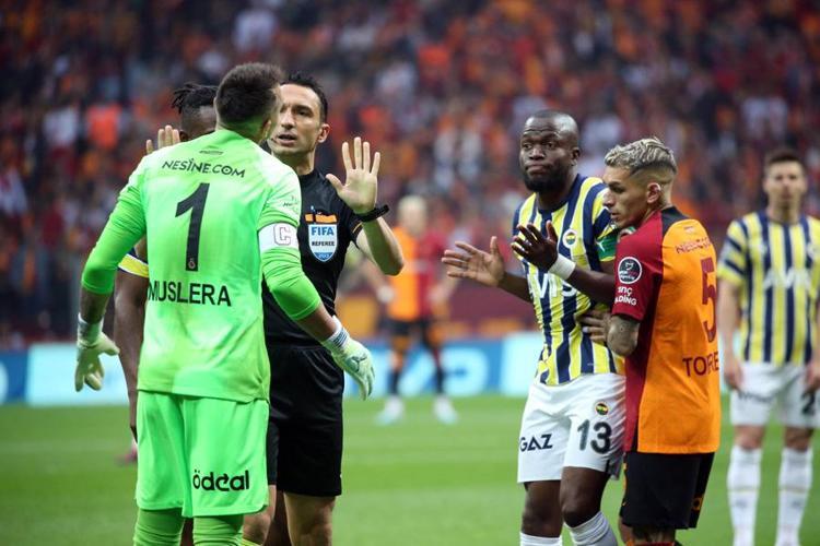 42 topun 22sini kaybetti Erman Toroğlu Arda Güleri topa tuttu