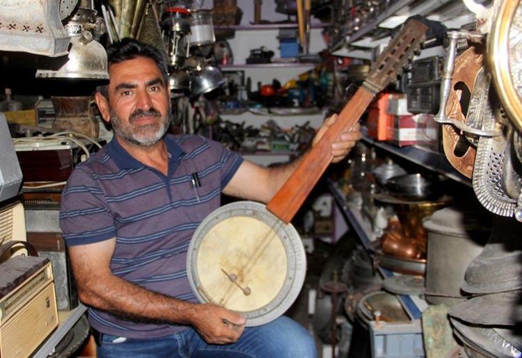 Hobi olarak başladı, yüz binlerce antika ve nostalji eser biriktirdi