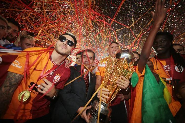Galatasarayın şampiyonluk kutlamalarında sadece bir yıldız yoktu