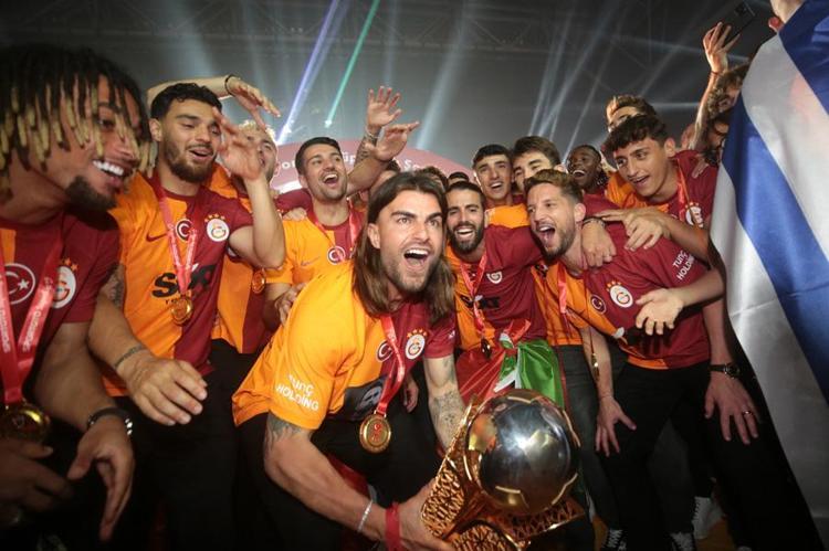 Galatasarayın şampiyonluk kutlamalarında sadece bir yıldız yoktu
