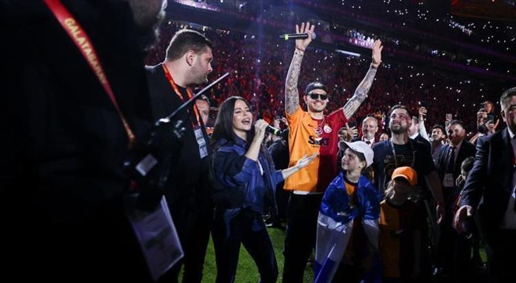 Galatasarayın şampiyonluk kutlamalarında sadece bir yıldız yoktu