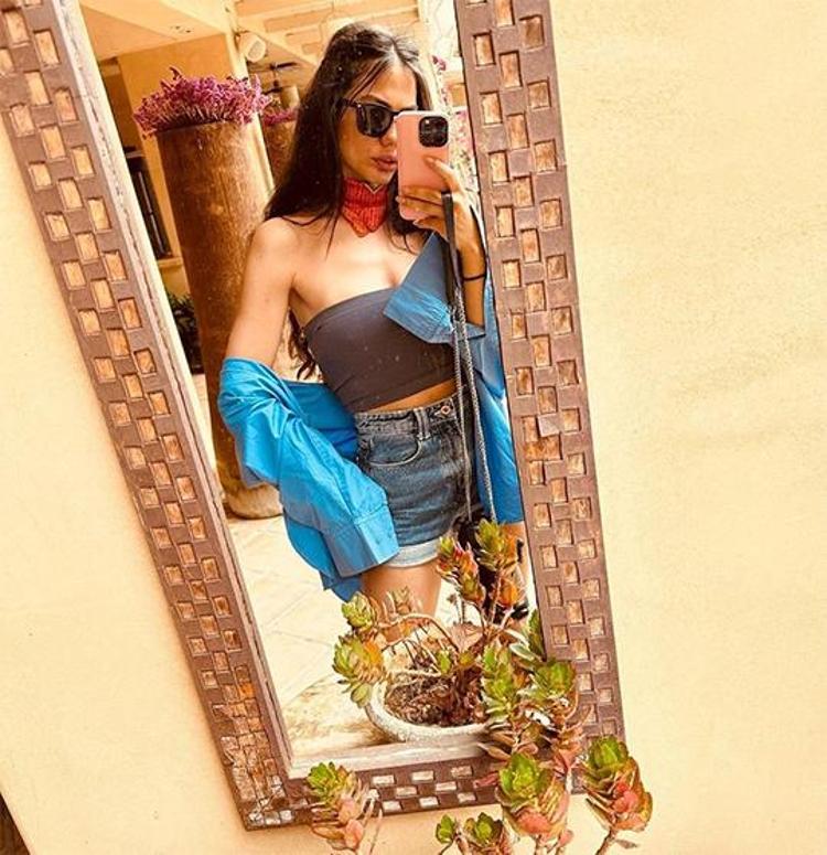 Demet Özdemirden leopar bikinili poz Ateş gibi yaktın geçtin