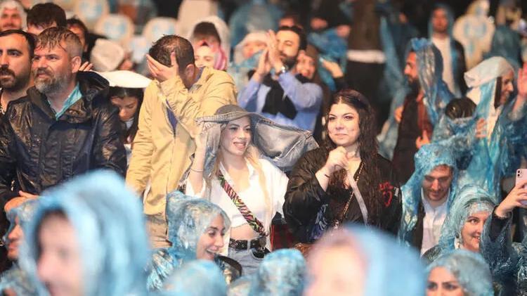 İbrahim Tatlıses sevgisi yağmur dinlemedi