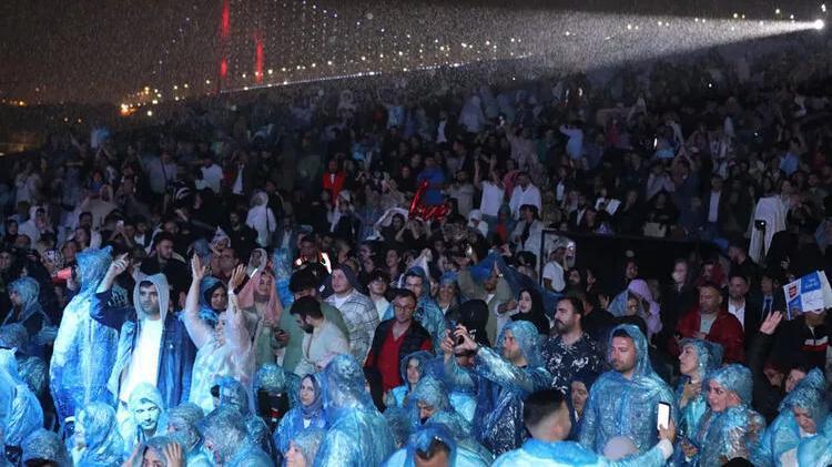 İbrahim Tatlıses sevgisi yağmur dinlemedi