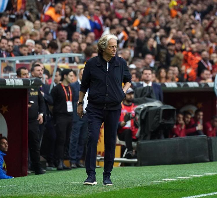 Ayrılık duyuruldu Futbolcuları daha soyunma odasındayken Jorge Jesus kaldığı otele gitmiş bile