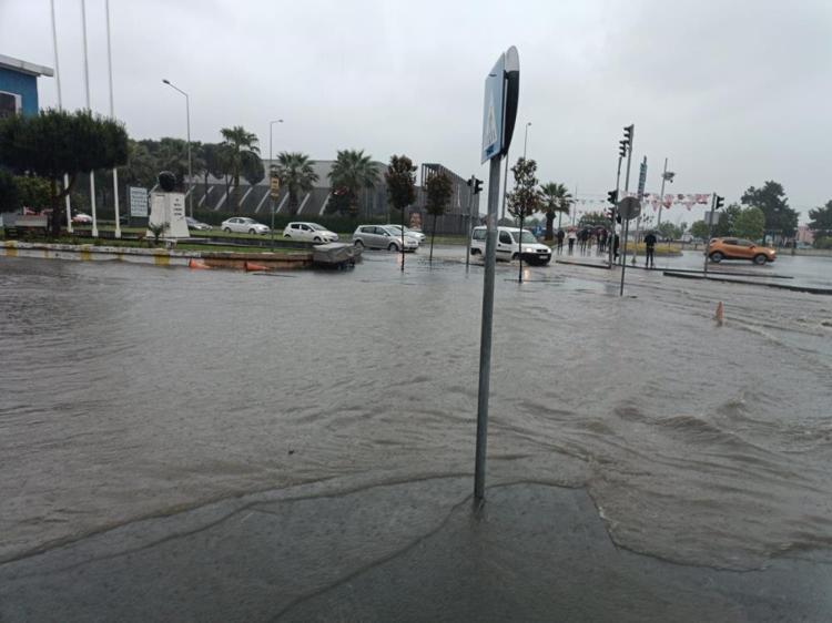 1 ARAÇ SELE MARUZ KALMIŞTIR