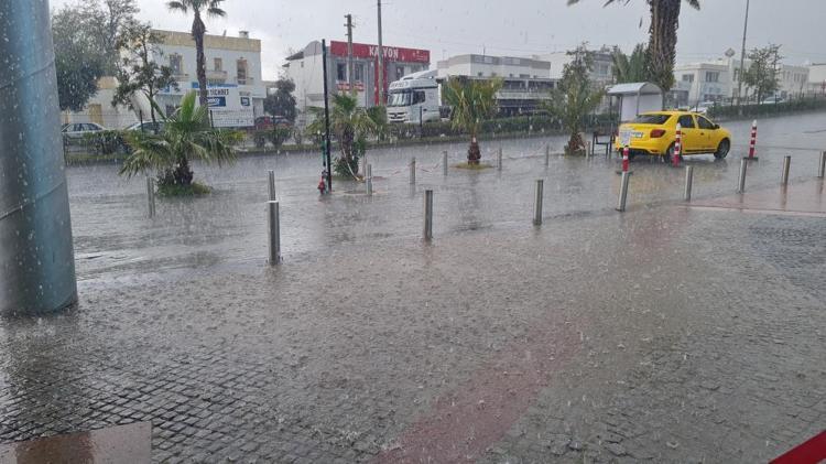 Meteoroloji sel tehlikesine karşı uyardı İstanbul, Ankara, İzmir dahil 58 ilde günlerce sürecek