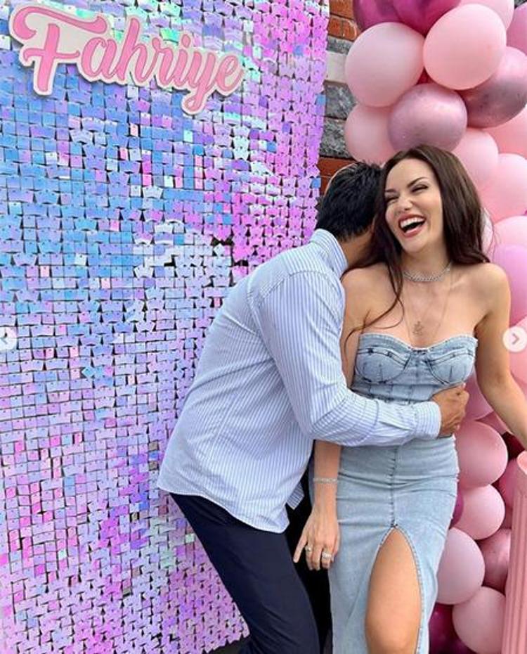 Fahriye Evcen 37 yaşına bastı Nice senelerin olsun kuzum