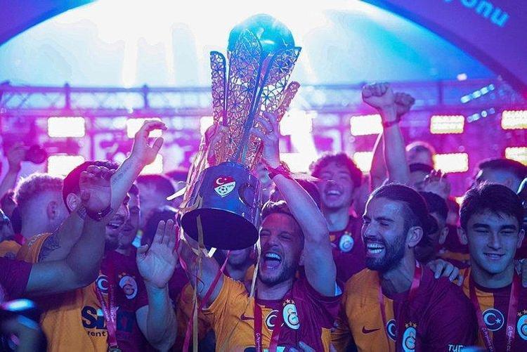 Berlusconi yine Galatasarayın kapısını çaldı Boey olmadı 20 yaşındaki orta saha için görüşmelere başladı