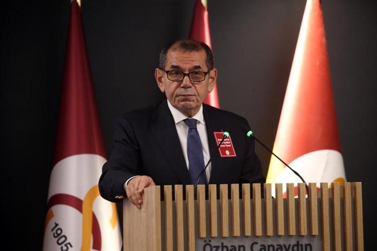 Galatasaraydan büyük bomba Cenk Ergün 20 yaşındaki sağ bekin menajeri Jorge Mendesi İstanbula davet etti