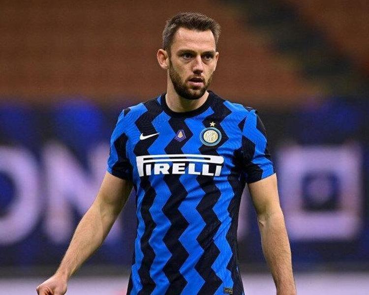 Ne Hakan Çalhanoğlu, ne İlkay Gündoğan Galatasaray Şampiyonlar Ligi finalinden sonra Van Dijkin partnerine imza attıracak