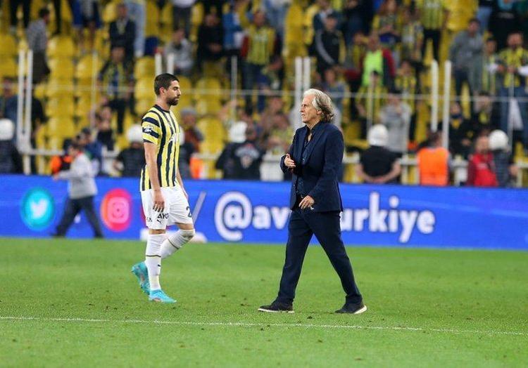 Jorge Jesusun yerine Okan Buruk ve Emre Belözoğlunun hocası geliyor