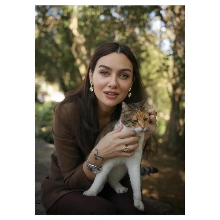 Birce Akalay Bu tuzağa düşmeyin diyerek takipçilerini uyardı