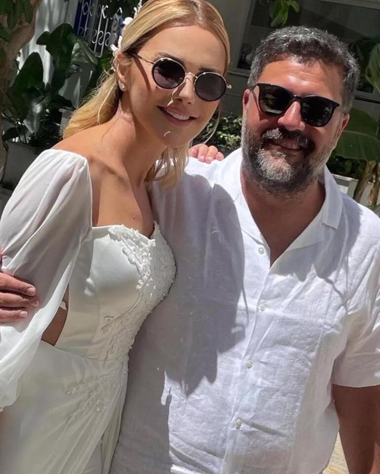 “BURADA BİR SIR VAR”