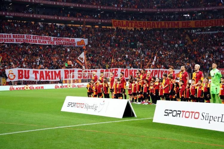 Galatasaray 2 transferi bitiriyor Dursun Özbekten Icardi, Zaniolo, Uğurcan, Rashica ve Felix açıklaması