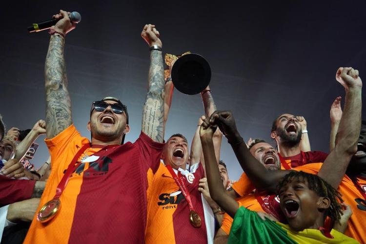 Galatasaray 2 transferi bitiriyor Dursun Özbekten Icardi, Zaniolo, Uğurcan, Rashica ve Felix açıklaması